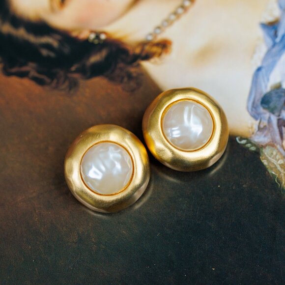 SOLD Givenchy Jumbo Simulated Pearls Clip-on earrings - Picture 3 of 5